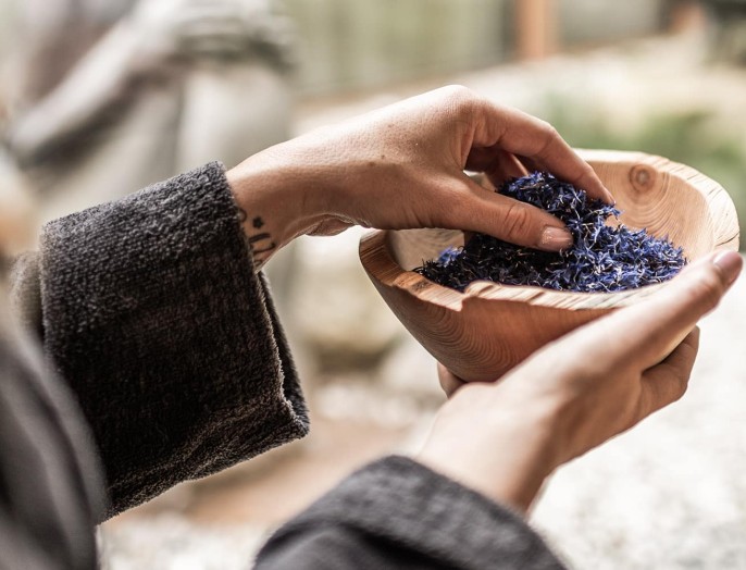 Duftende Kräuter im Adults Only Wellnessbereich des Familienhotel Feuerstein in Südtirol