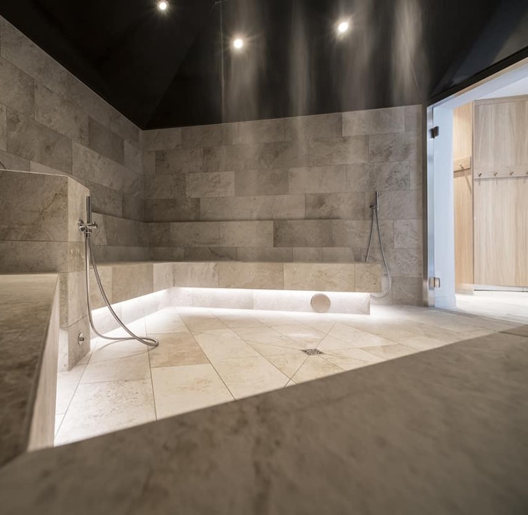 Das Dampfbad im Adults Only Wellnessbereich des Familienhotel Feuerstein in Südtirol