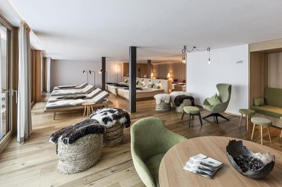 Ruheraum im Adults Only Wellnessbereich des Familienhotel Feuerstein in Südtirol