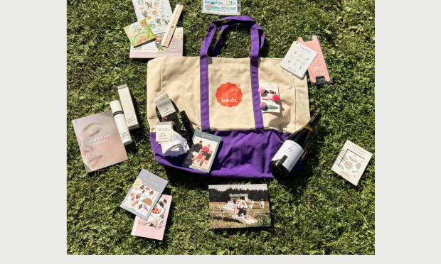 25 Jahre Feuerstein Nature Family Resort Goodie bag mit verschiedenen Goodies