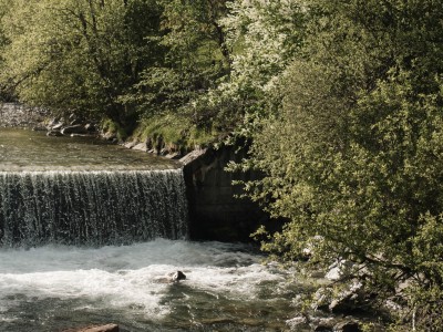 Kleiner Fluss führt Wasser