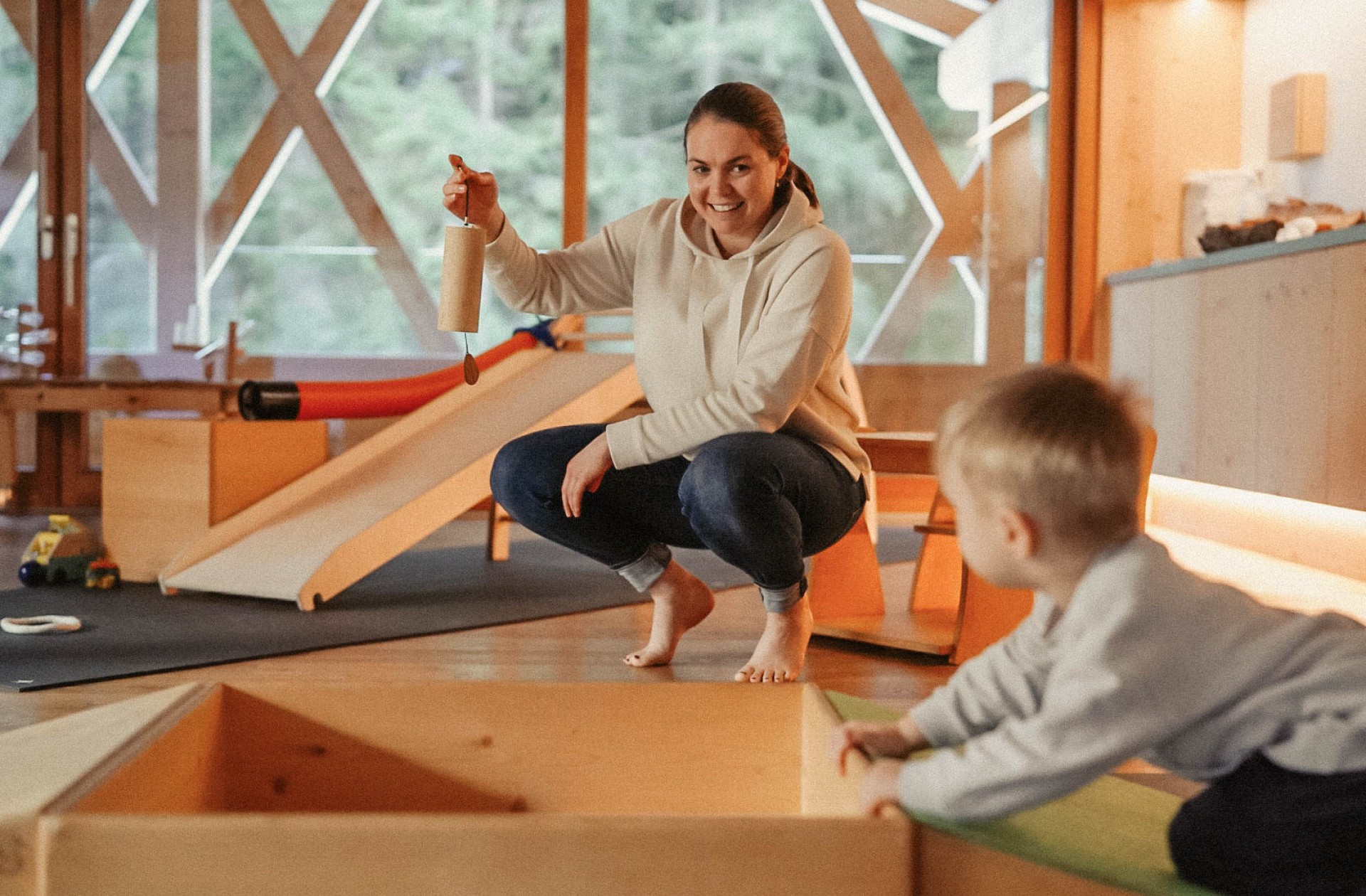 Montessoriprogramm mit Holzspielsachen mit Paedagogin Saskia Wedel
