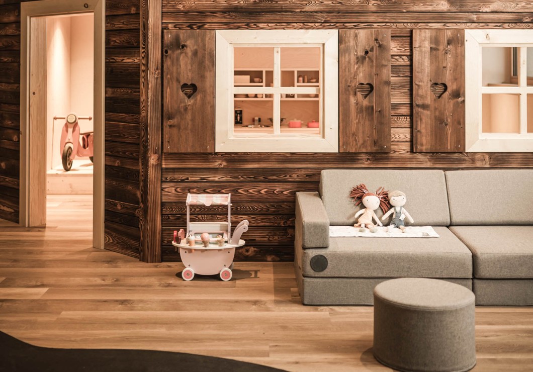 Begehbares Puppenhaus aus Holz