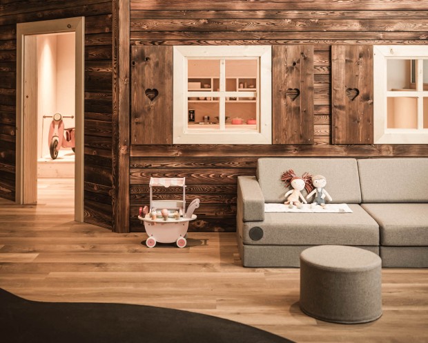 Begehbares Puppenhaus aus Holz