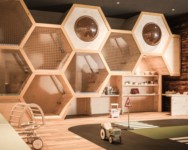 Kinderspielraum aus Holz