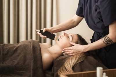 Gesichtsmassage mit Ultraschall