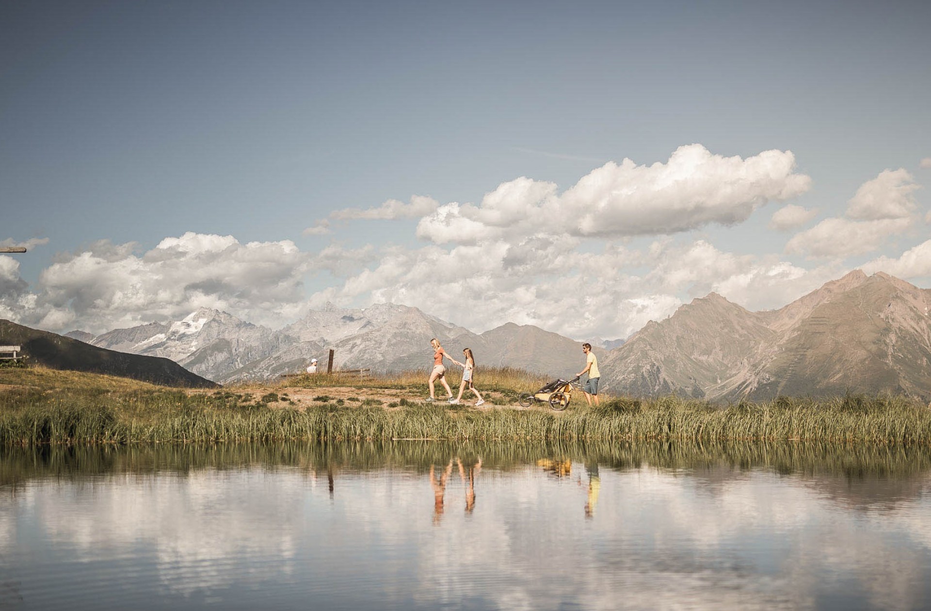 Familienwanderung in der Nähe vom Familienhotel Feuerstein in Südtirol