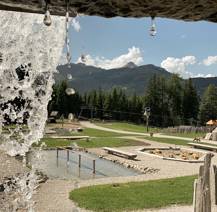 Spielplatz in der Nähe des Familienhotels Feuerstein in Südtirol
