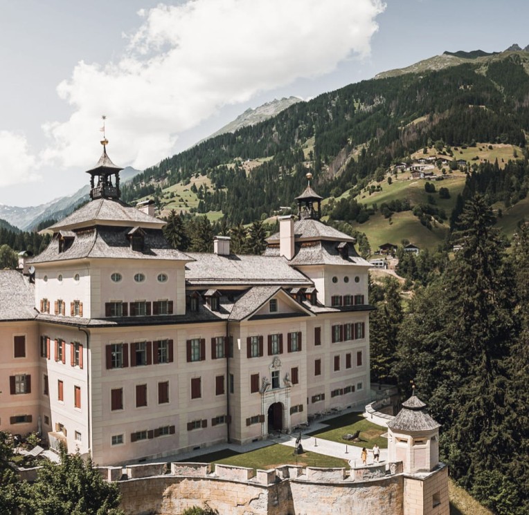 Schloss Wolfsthurn in der Nähe des Hotels der Familie Feuerstein in Südtirol