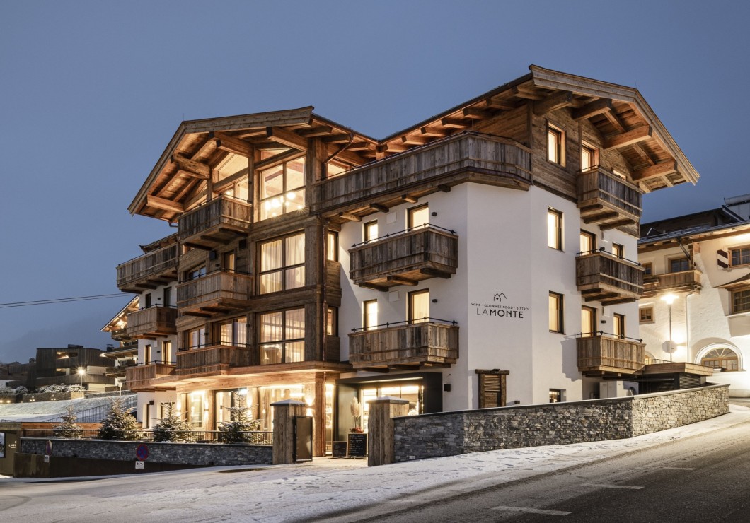 LaMonte Kitzbühel bei Abenddämmerung