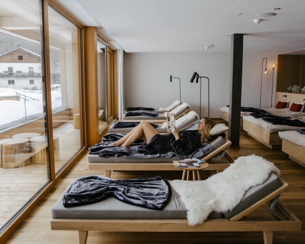 Entspannen im Adults Only Wellnessbereich beim Day Spa mit Kindern im Familienhotel Feuerstein in Südtirol