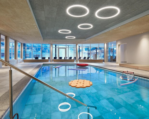 Schwimmen im Didactic Pool beim Day Spa mit Kindern im Familienhotel Feuerstein in Südtirol