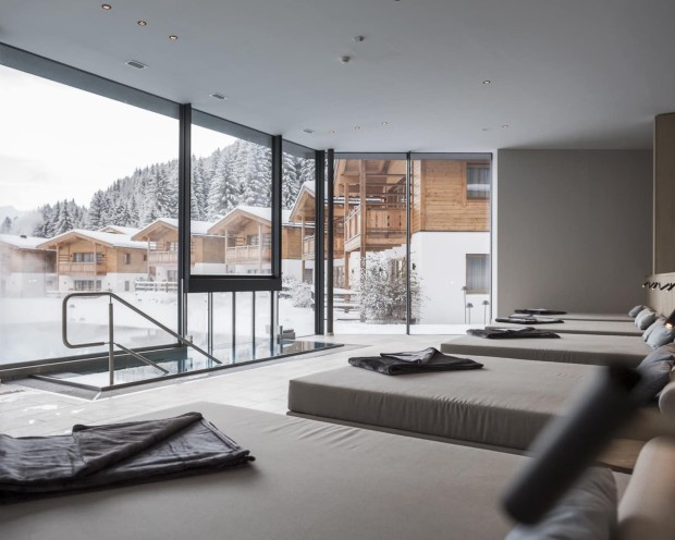 Ruhebereich vor dem Infinity Pool