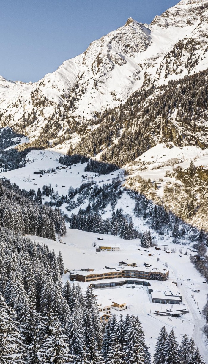 Das Familienhotel Feuerstein im Winter inmitten der Natur.