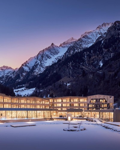 Hotel Feuerstein komplett bei Nacht