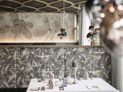 Tisch für 3 Personen und ein Kleinkind schön eingedeckt