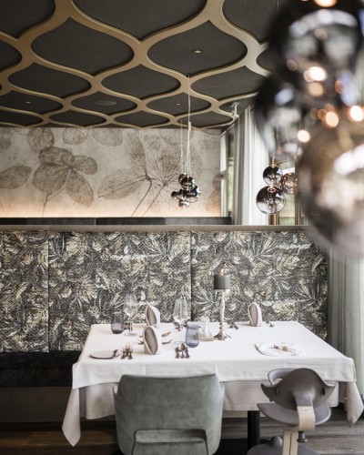 Tisch für 3 Personen und ein Kleinkind schön eingedeckt