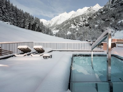 Adults-Only Bereich mit beheiztem Pool auf dem Dach des Hotels