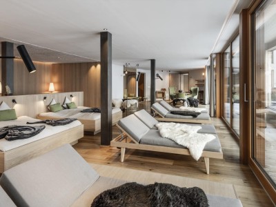 Ruheraum mit vielen Liegen und Möglichkeiten entspannt zu liegen