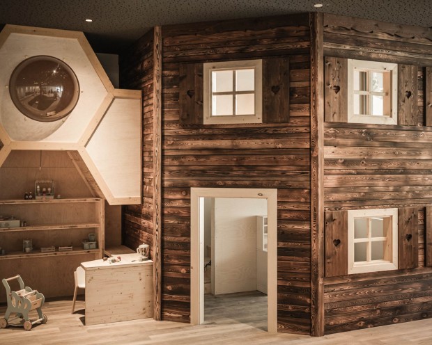 Begehbares Puppenhaus