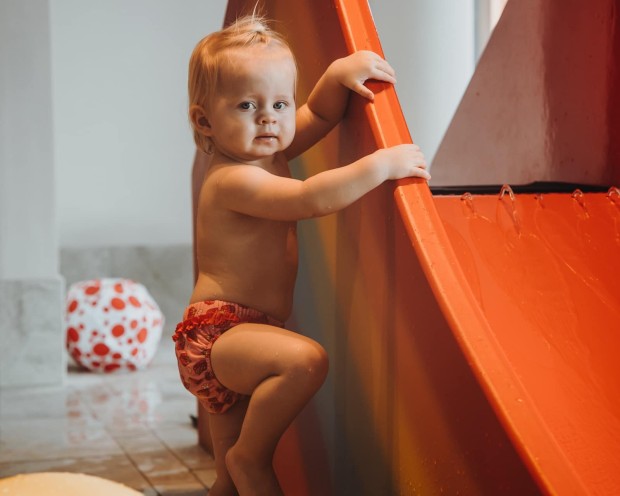Der Baby Pool im Feuerstein, dem Kinderhotel mit Wasserrutsche in Südtirol