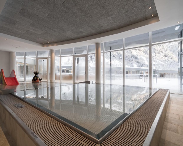 Der Baby Pool im Feuerstein, dem Kinderhotel mit Wasserrutsche in Südtirol