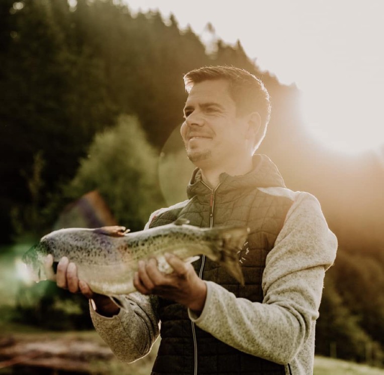 Im Familienhotel Feuerstein arbeiten wir mit regionalen Partnern zusammen: Salmone Dolomiti