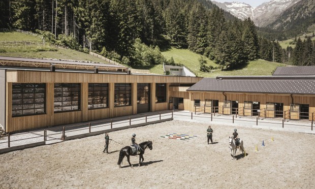 Der Reiterhof im Familienhotel Feuerstein in Südtirol