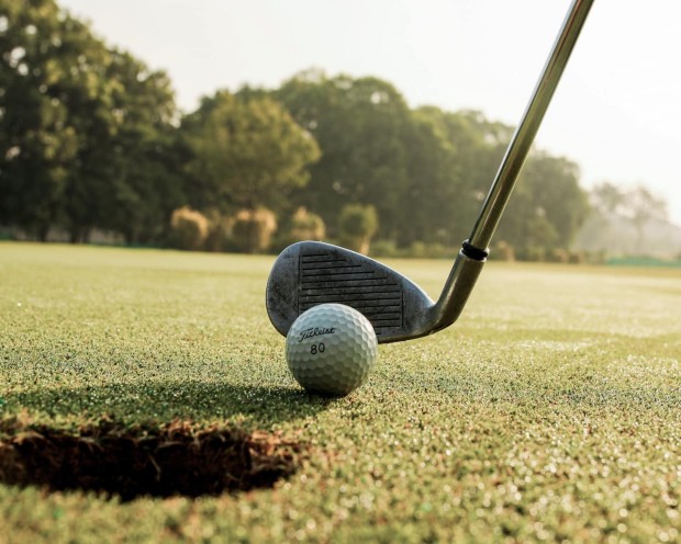 Golfen in der Nähe vom Familienhotel Feuerstein, dem idealen Ort für Urlaub in den Bergen mit Kindern