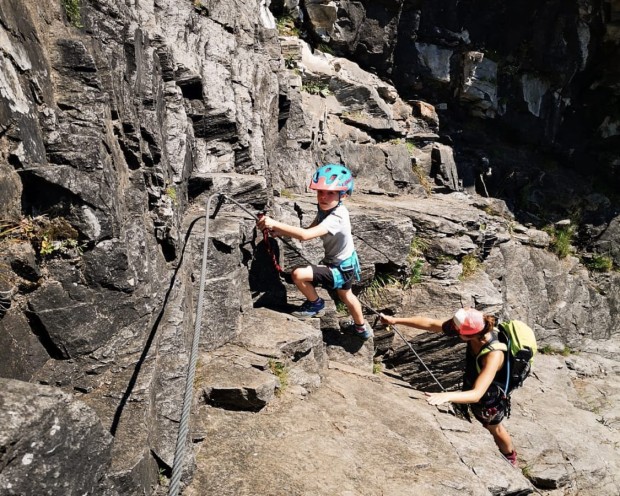 Klettersteig in der Nähe vom Familienhotel Feuerstein, dem idealen Ort für Urlaub in den Bergen mit Kindern