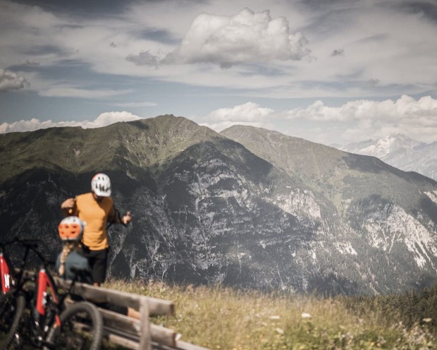 Mountainbike-Tour in der Nähe vom Familienhotel Feuerstein, dem idealen Ort für Urlaub in den Bergen mit Kindern