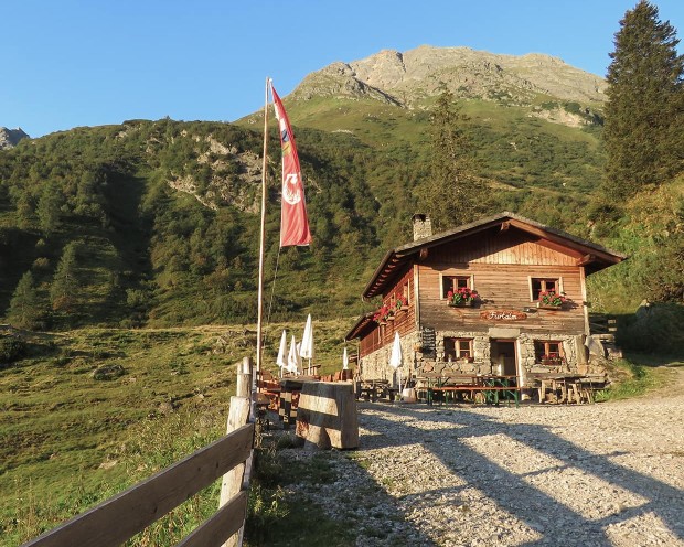Almhütte in der Nähe vom Familienhotel Feuerstein, dem idealen Ort für Urlaub in den Bergen mit Kindern