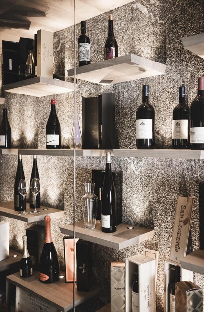 Weinauswahl im Familienhotel Feuerstein in Südtirol