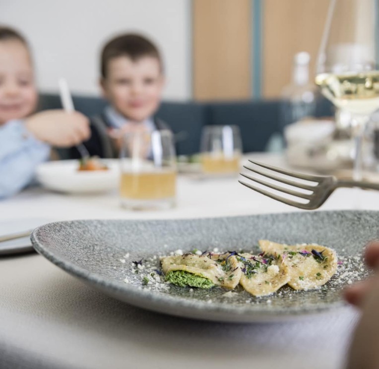 Mittagessen im Familienhotel Feuerstein in Südtirol