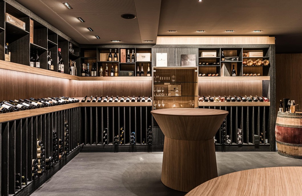 Der Weinkeller im Familienhotel Feuerstein in Südtirol