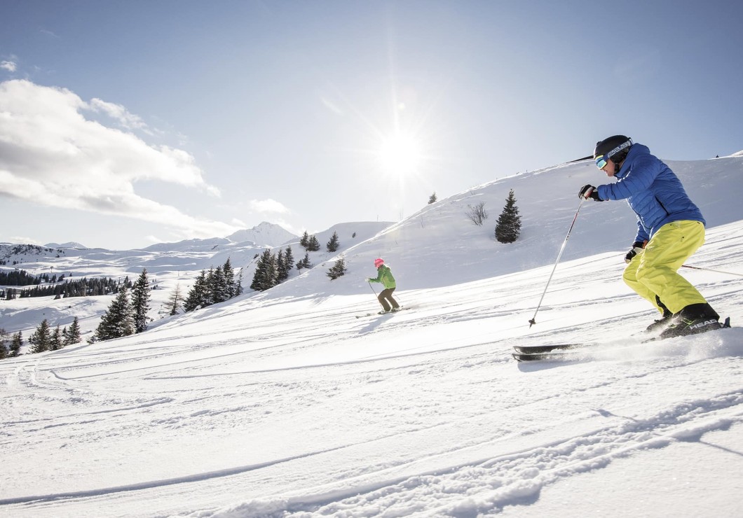 Skifahren in der Nähe vom Familienhotel Feuerstein, dem idealen Ort für einen Familienurlaub in den Bergen
