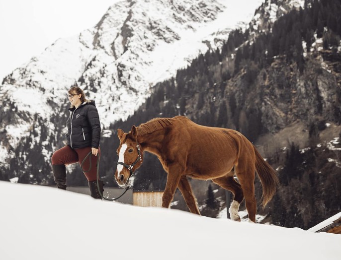 Reitferien im Winter im Familienhotel Feuerstein, dem idealen Ort für einen Familienurlaub in den Bergen