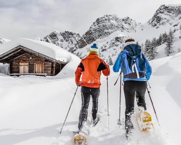 Schneeschuhwandern in der Nähe vom Familienhotel Feuerstein, dem idealen Ort für einen Familienurlaub in den Bergen
