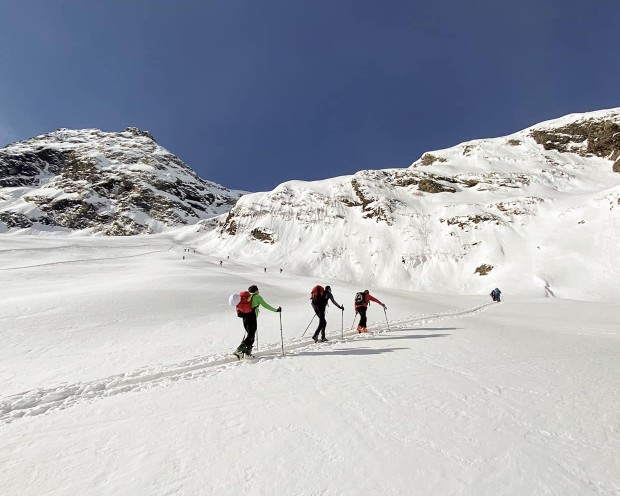 Skitour in der Nähe vom Familienhotel Feuerstein, dem idealen Ort für einen Familienurlaub in den Bergen