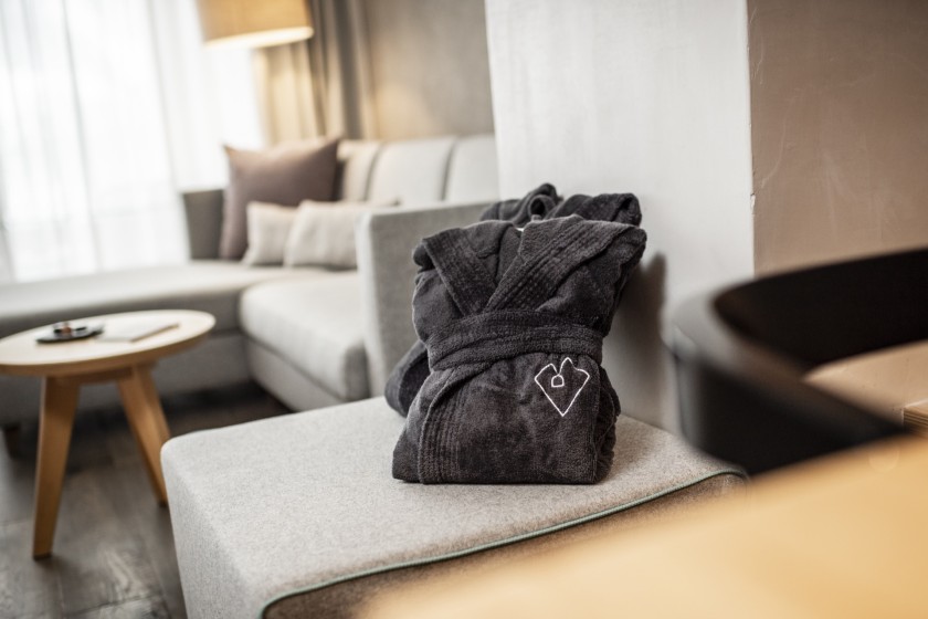 Zwei Bademäntel als Begrüßung